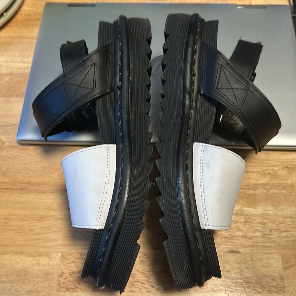 Dr Martens Women’s White & Black Voss Leather Platform Sandals Sz 9 - Picture 4 of 16